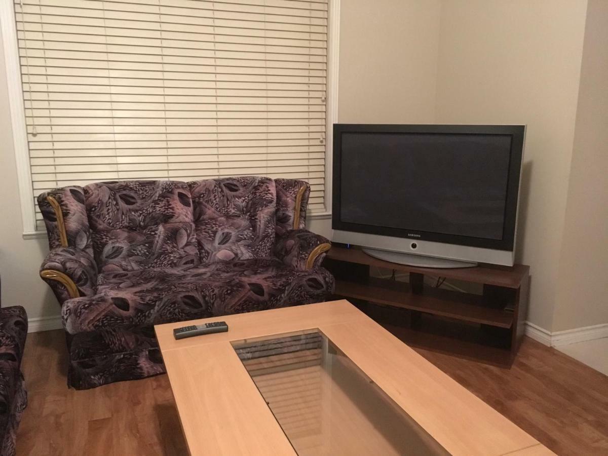 Decent Location Home 素里 外观 照片